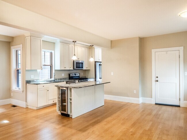 Building Photo - 24 Hall St