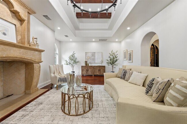 Building Photo - 4805 Mirador Dr