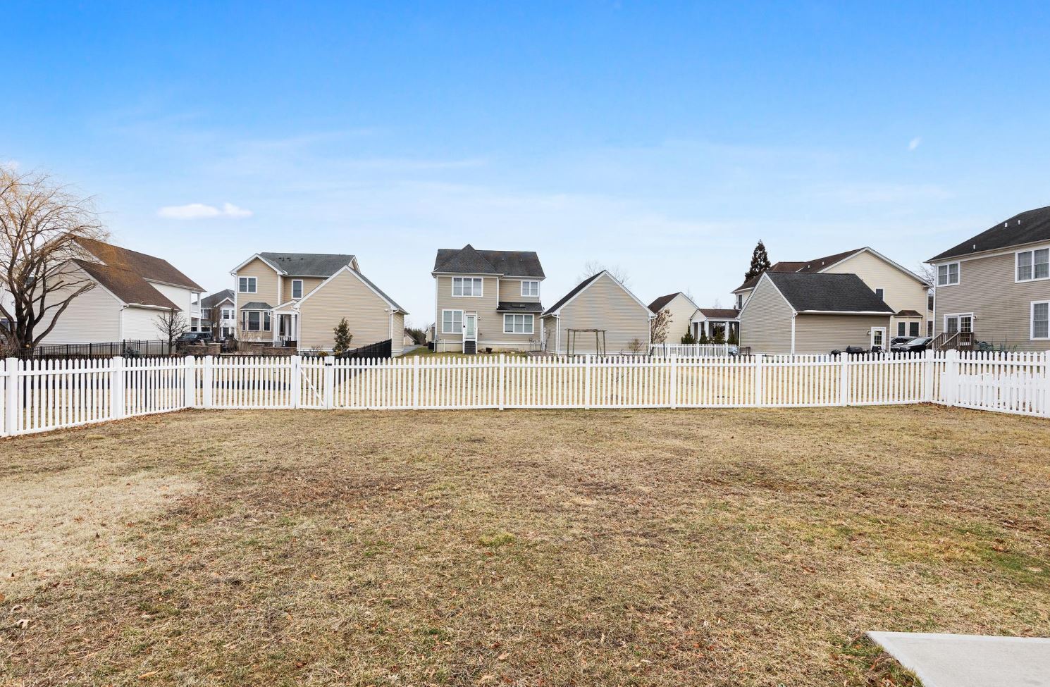 Building Photo - 45 Fenton Ln