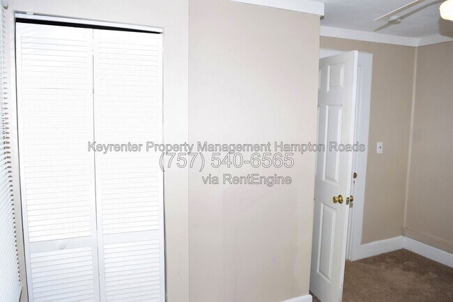 Building Photo - 857 W 41st St