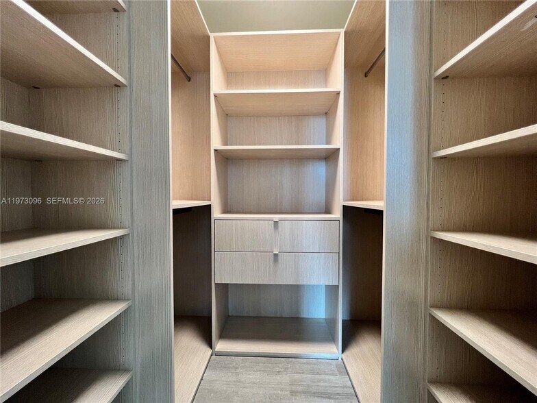 Building Photo - 1000 Brickell Plz