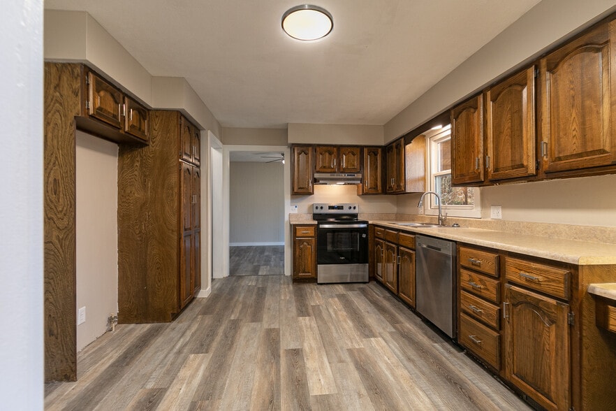 Building Photo - 137 Wallen Blf