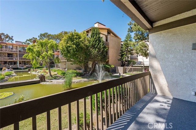 Building Photo - 7107 Marina Pacifica Dr S