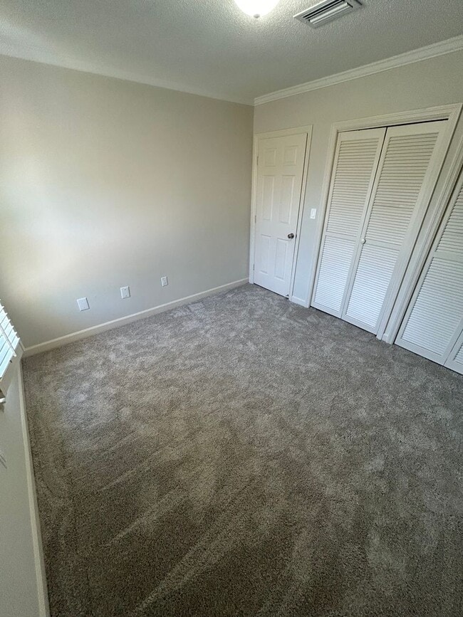 Building Photo - Newly Remodeled 3 Bedroom in Deer Manor!