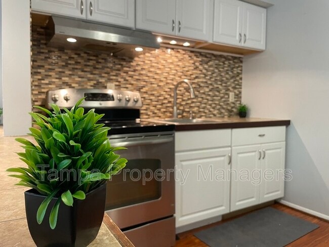 Building Photo - 9015 Westchester Cir