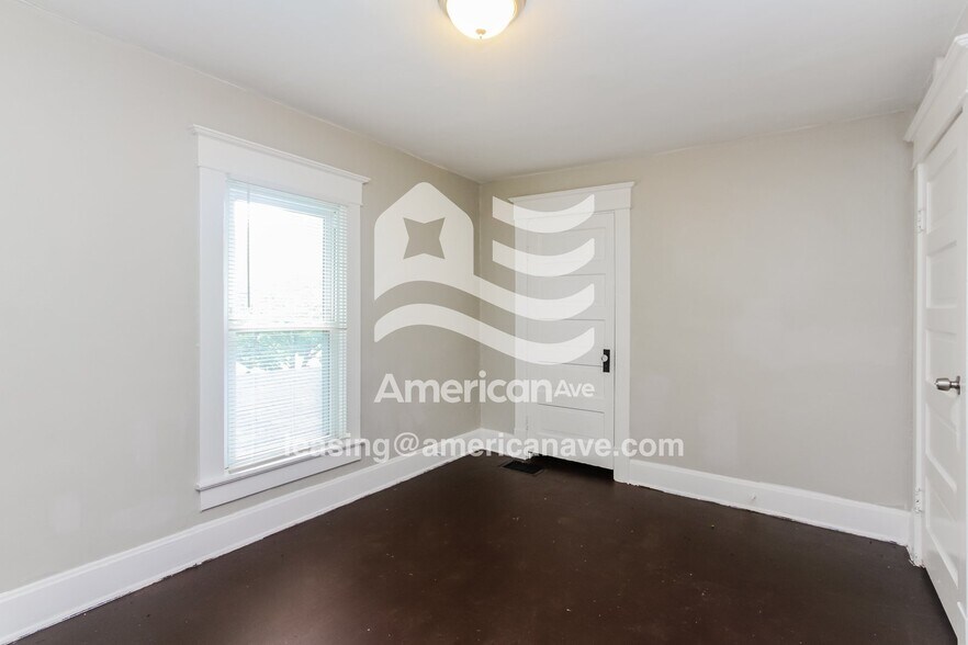 Building Photo - 1055 W 33rd St