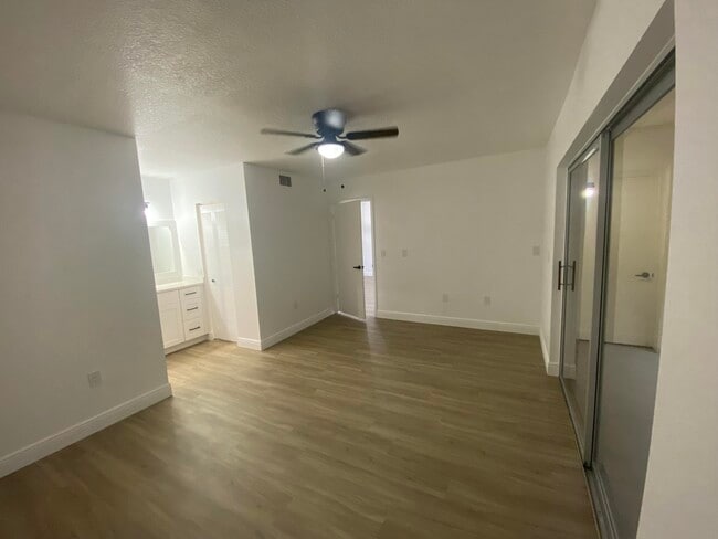 Building Photo - 6850 Royal Palm Blvd