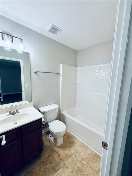 Building Photo - 3329 Chastain Gardens Dr NW