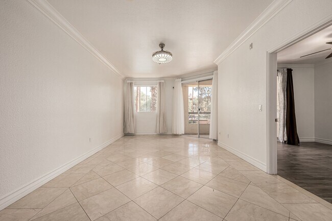 Building Photo - Meridian Guard Gated 2 Bedroom Condo over looking pool!