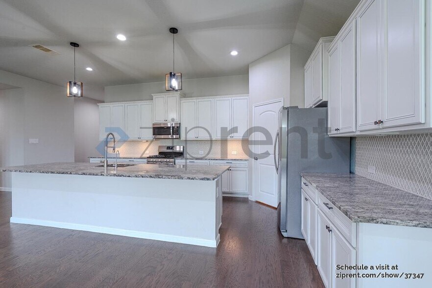 Building Photo - 27939 Parkside Creek Dr