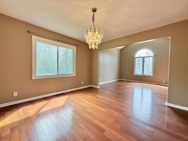 Building Photo - 2636 Shefman Terrace