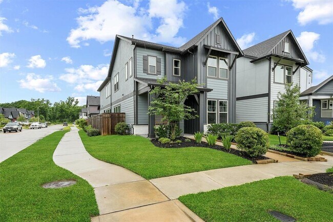 Building Photo - 1550 Park Path Dr