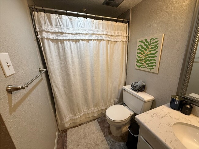 Building Photo - 1880 White Oak Dr