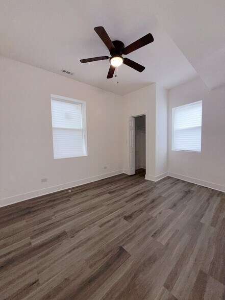 Building Photo - 7216 S Perry Ave