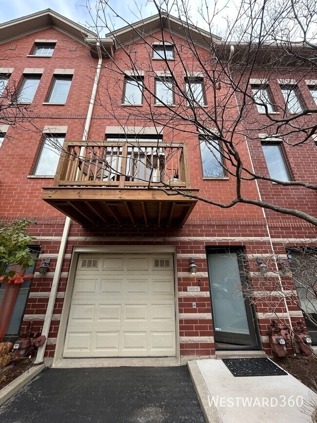 Building Photo - 1801 W Winnemac Ave