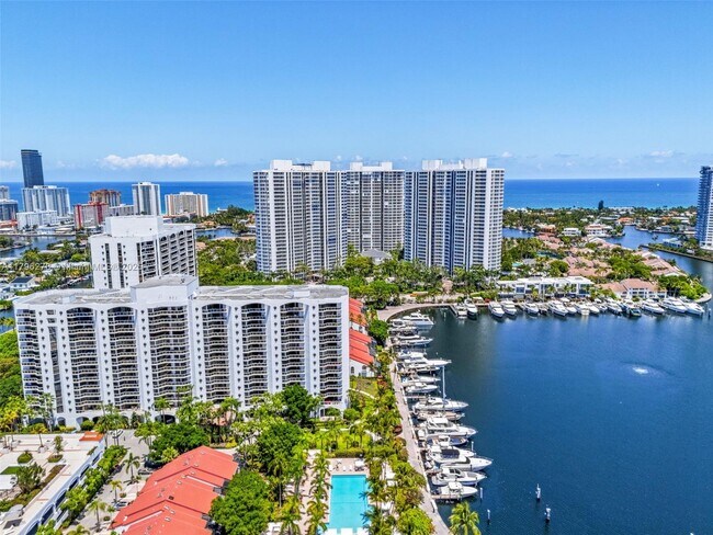 Building Photo - 3610 Yacht Club Dr