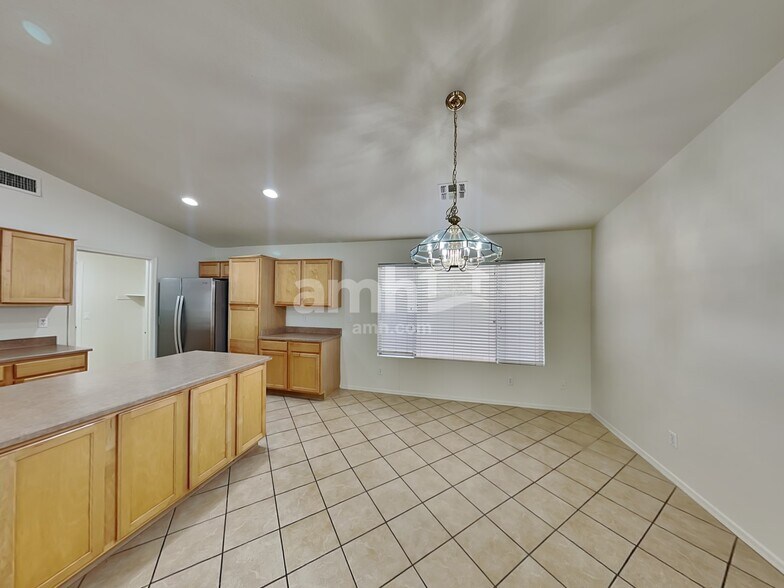 Building Photo - 10845 E Wier Ave