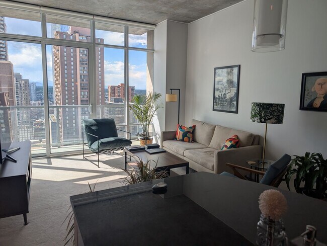 Building Photo - Luxury 1 Bedroom + Den - Breathtaking Mountain Views