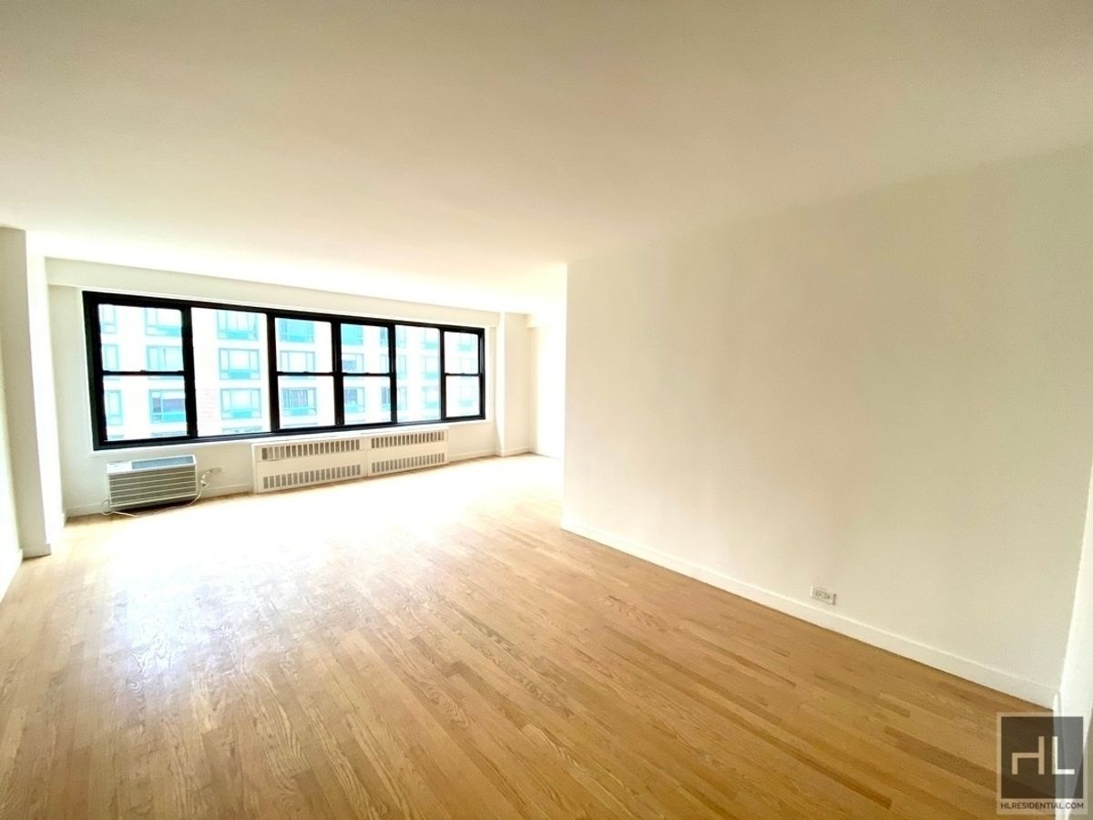 Building Photo - Fourth Avenue