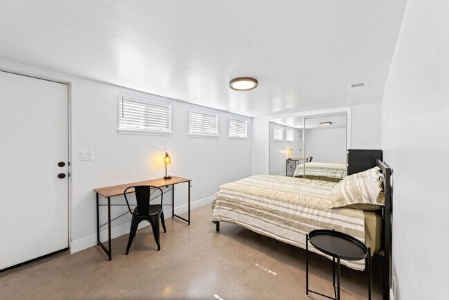 Building Photo - Student Housing - Private Bedrooms for Rent in Newly Renovated House (UNR)