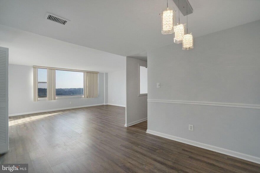 Building Photo - 4600 Duke St