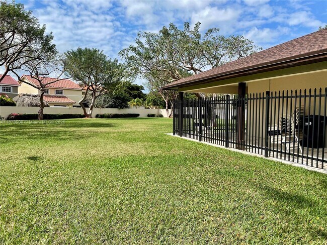 Building Photo - 10170 SW 137th Pl