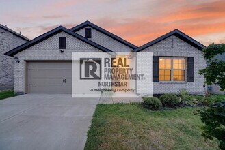 Building Photo - 1804 Huisache St