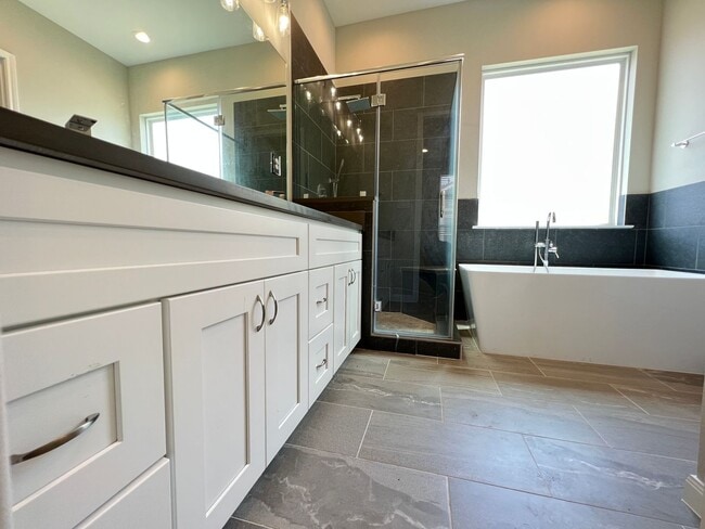 Building Photo - Introducing a stunning and impeccably main...