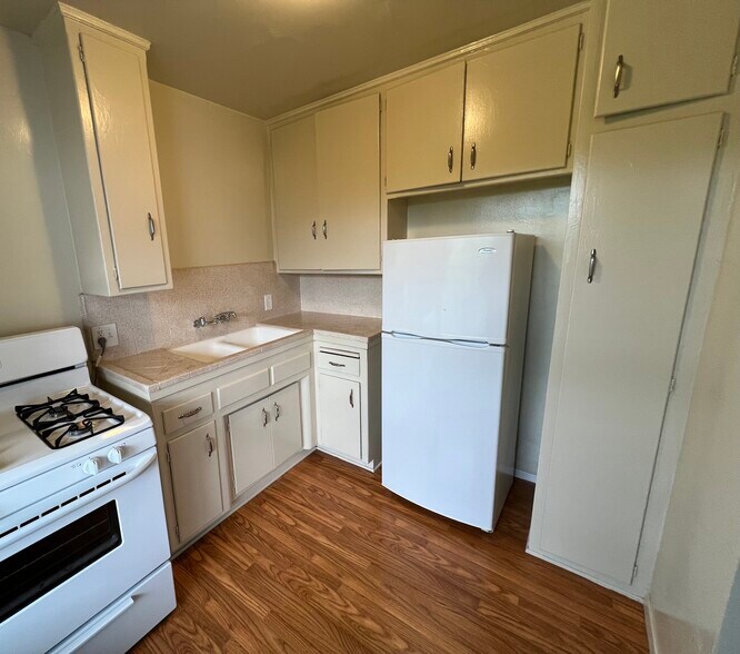 Primary Photo - 11933 W Magnolia Blvd