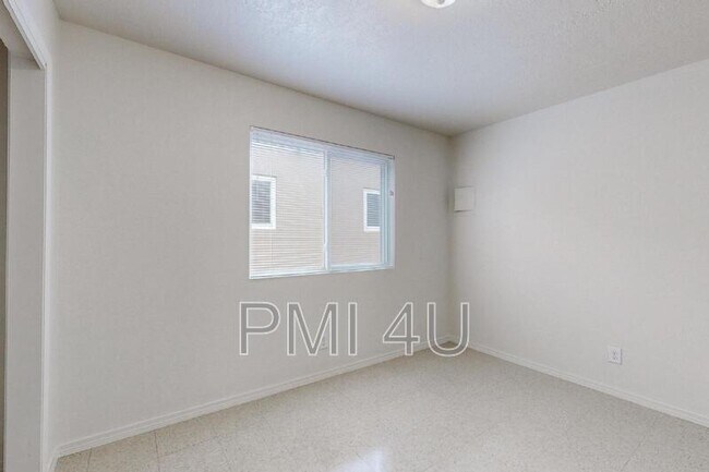 Building Photo - 233 Tennessee St NE