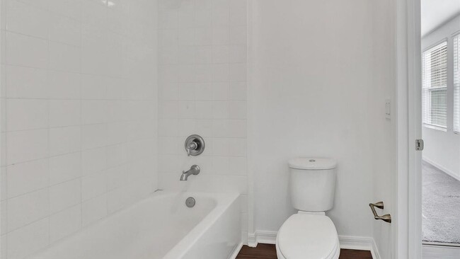 Building Photo - 1640 Sanibel Dr