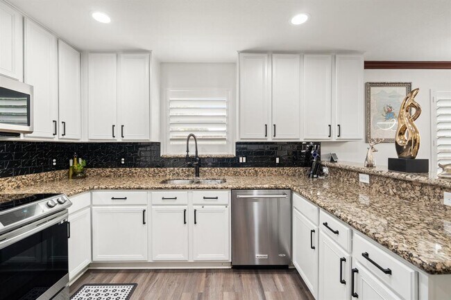Building Photo - 703 Canyon Garden Dr