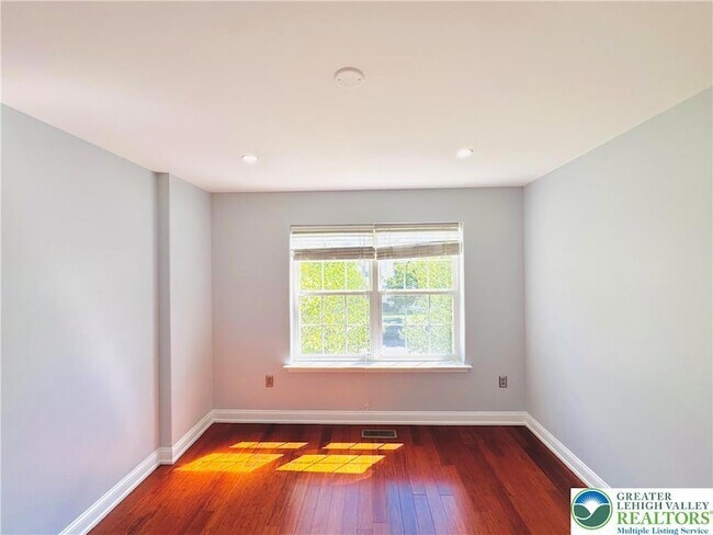 Building Photo - 6945 Hunt Dr