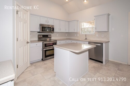 Building Photo - 1391 E 155th St