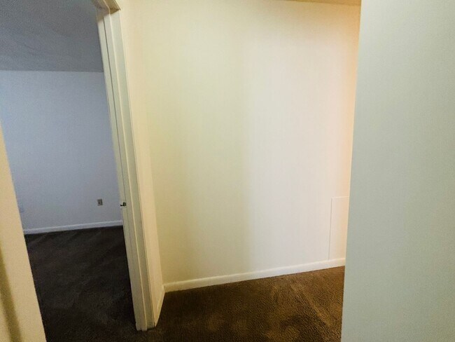 Building Photo - 831 Claytor Square