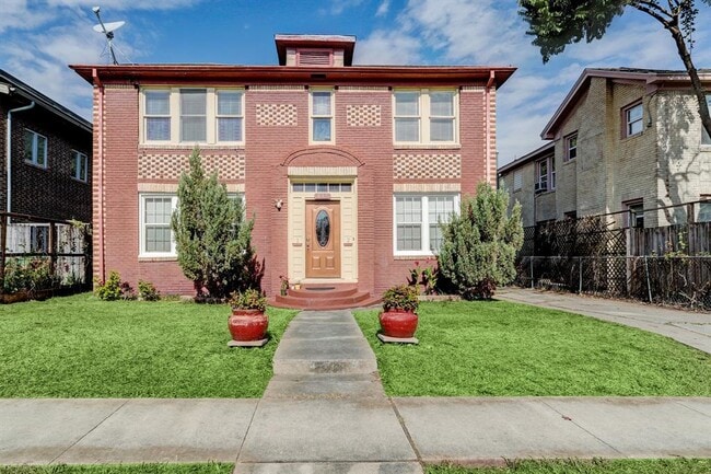 Building Photo - 412 W Polk St