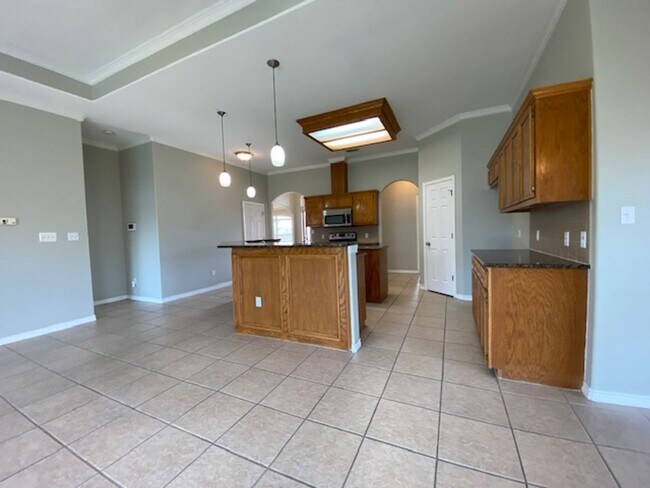 Building Photo - DON'T MISS THIS INCREDIBLE SOUTHSIDE LEASI...