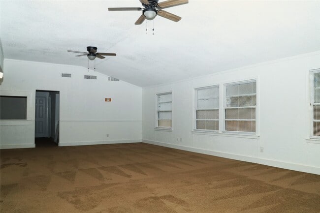 Building Photo - 1129 N Arcola St