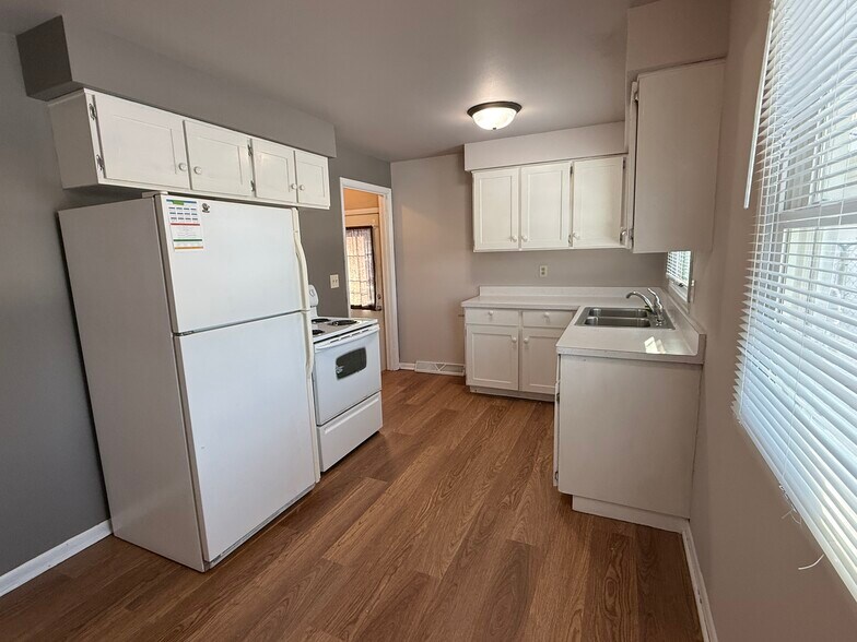 Building Photo - 1016 Fieldcrest Dr