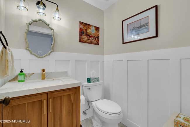 Building Photo - 11 Saratoga Ct