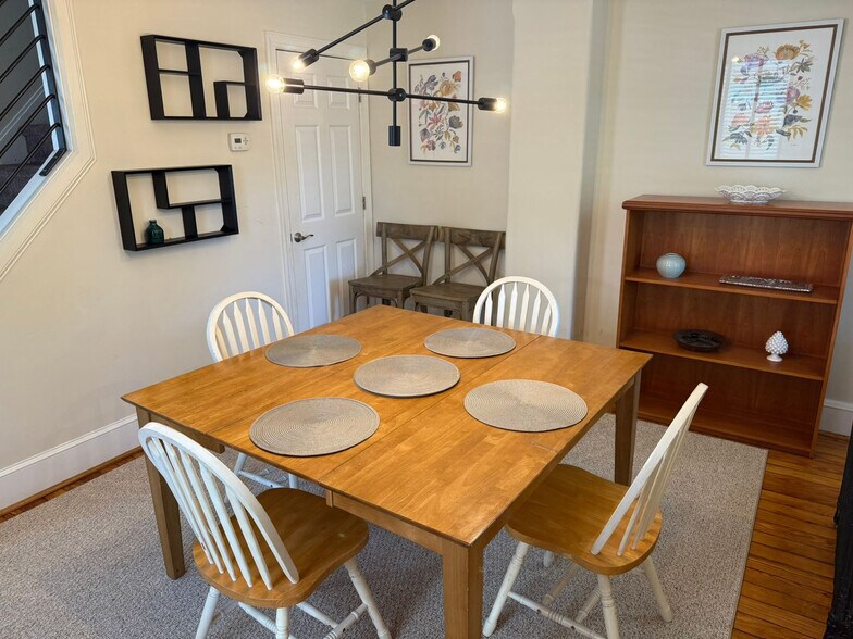 Building Photo - 39 Thomas Ave