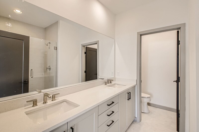 Building Photo - 5714 California Ave