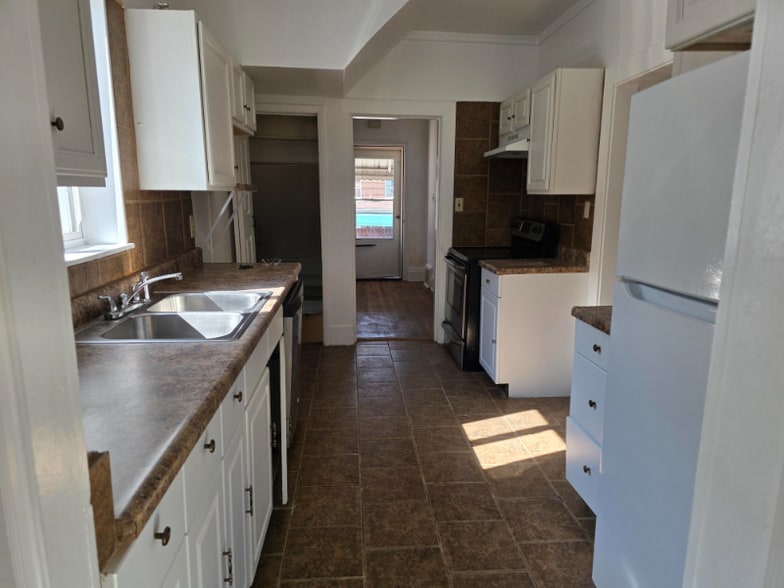 Building Photo - 235 Highland Ave