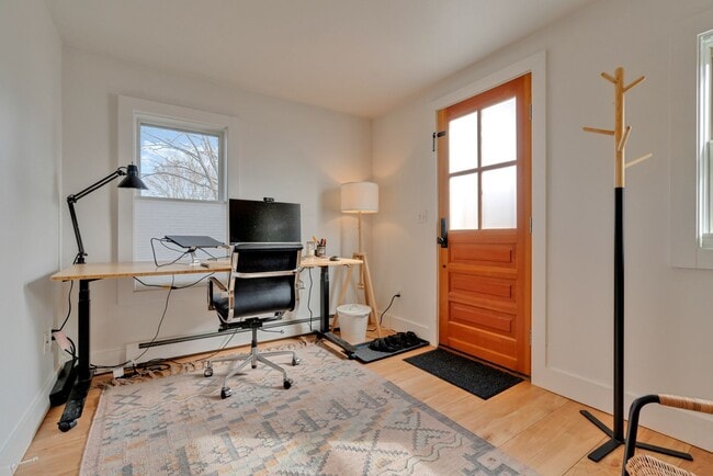 Building Photo - Stunning 4 Bed 2.5 Bath Steps from Willards Beach