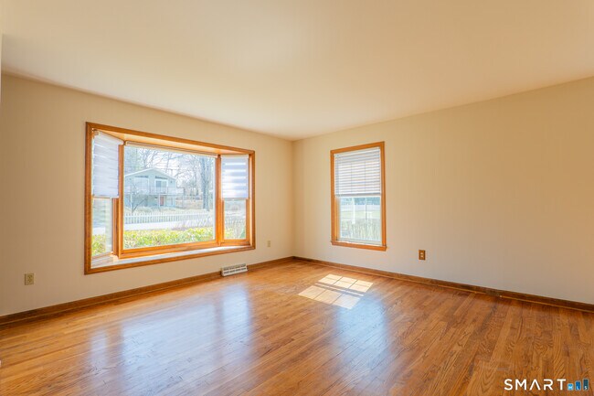 Building Photo - 9 Pleasant St