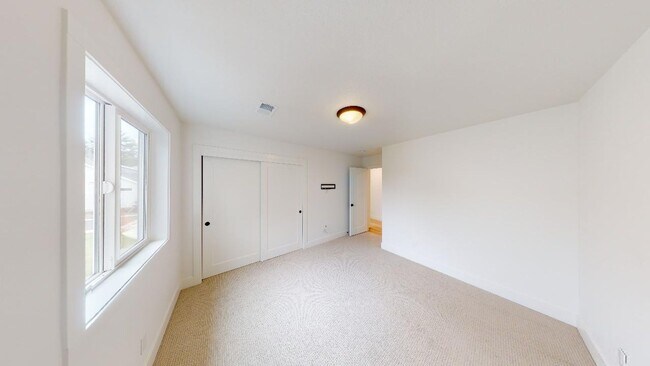 Building Photo - *Contemporary Home, Stylish Luxury, Centra...