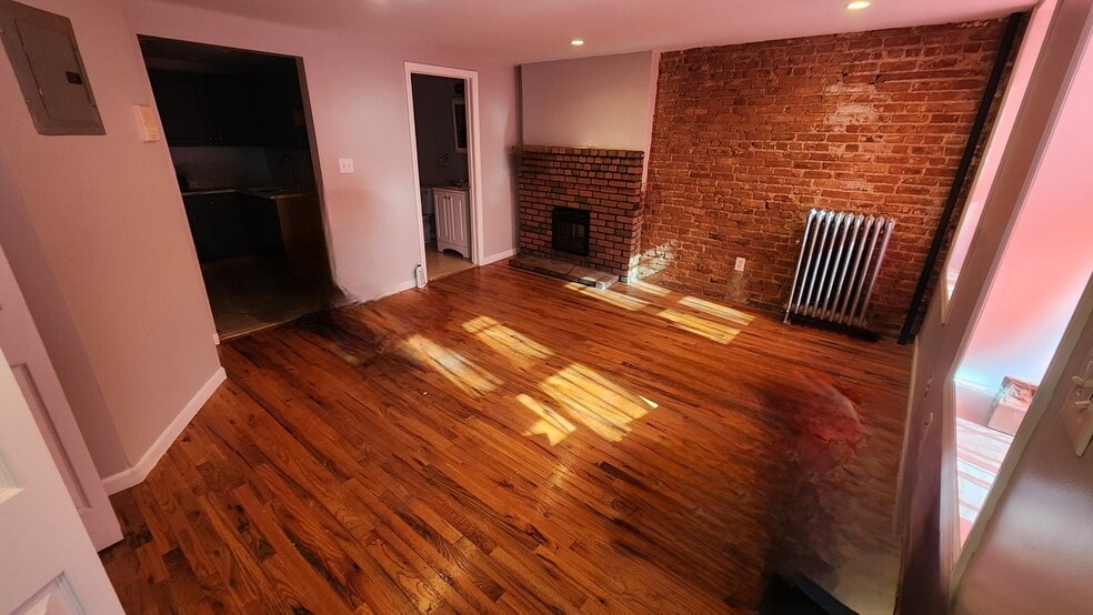 Building Photo - 17 Van Buren St