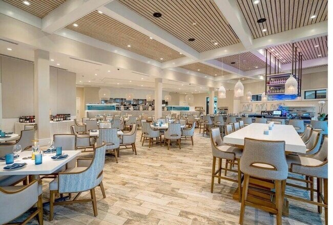 Building Photo - 6700 Fox Hollow Dr