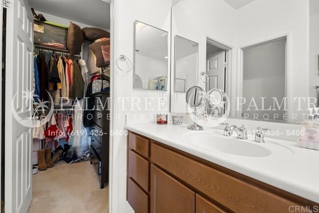 Building Photo - Stunning 4-Bedroom Townhome in Chula Vista...