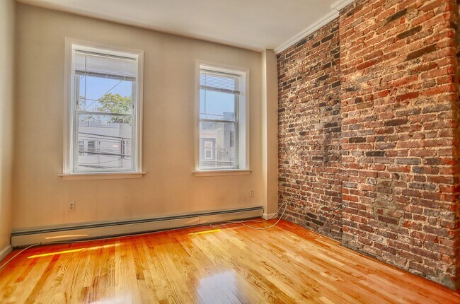 Building Photo - 273 Webster Ave